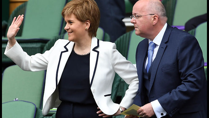 Sturgeon insinúa que Escocia se unirá a la alianza de países que eliminan gradualmente los combustibles fósiles
