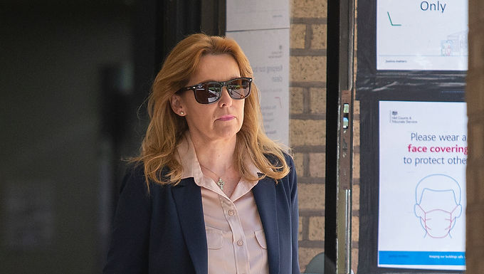 Keir Starmer se enfrenta a una nueva furia laborista por la deserción de Natalie Elphicke mientras los sindicatos la critican por "decir que la huelga de incendios costó vidas" y los parlamentarios exigen una investigación sobre la afirmación de que presionó al ministro sobre el juicio por delitos sexuales de su marido.