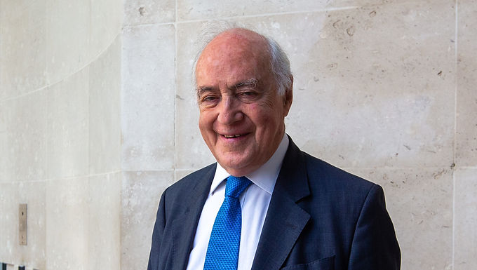 Los ministros del gabinete le dicen a Boris Johnson que tiene que cumplir mientras los exlíderes Michael Howard y William Hague se enfrentan