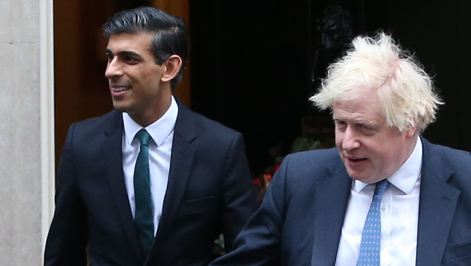Rishi Sunak 'recortará los impuestos bancarios en un 60 por ciento en el presupuesto' en un intento por impulsar el sector financiero a medida que aumenta el impuesto de sociedades