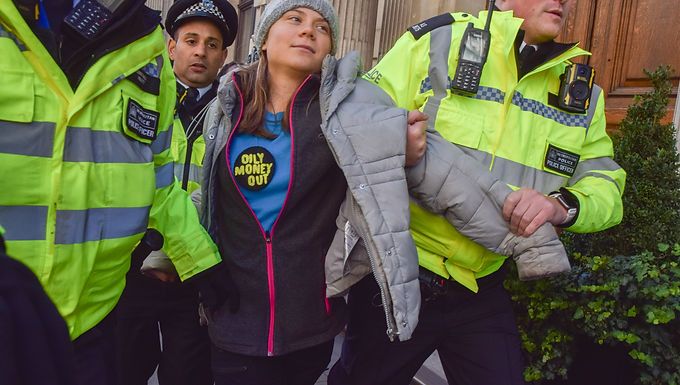 La justicia británica acusa formalmente a Greta Thumberg de un delito de desorden público